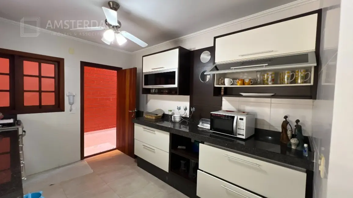 Casa de Condomínio com 3 quartos à venda, 187m2 em Bertioga - SP - imagem 5 Foto 5 de Casa de Condomínio com 3 quartos à venda, 187m2 em Bertioga - SP