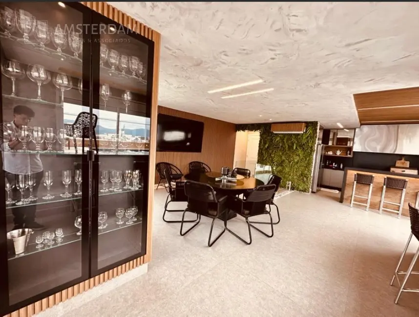 Foto 9 de Apartamento com 4 quartos à venda, 214m2 em Bertioga - SP