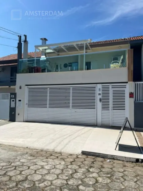 Foto 2 de Casa com 4 quartos para alugar, 227m2 em Bertioga - SP