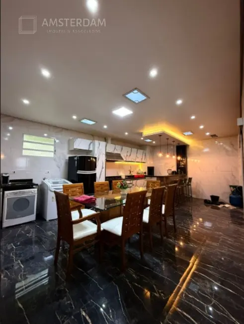 Foto 9 de Casa com 4 quartos para alugar, 227m2 em Bertioga - SP