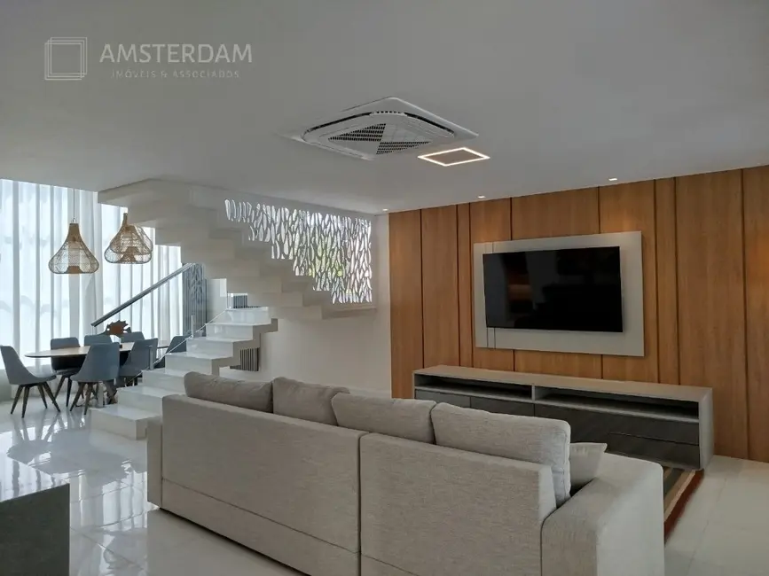 Foto 3 de Casa de Condomínio com 6 quartos à venda, 300m2 em Bertioga - SP