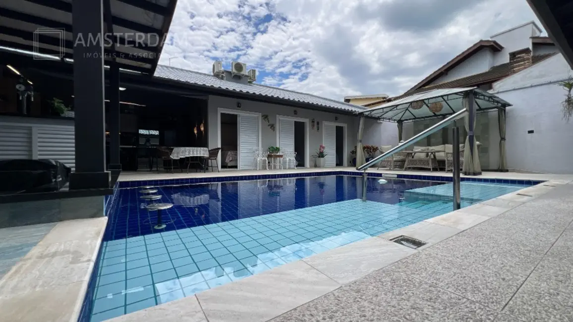 Casa de Condomínio com 6 quartos à venda, 252m2 em Bertioga - SP - imagem 1 Foto 1 de Casa de Condomínio com 6 quartos à venda, 252m2 em Bertioga - SP