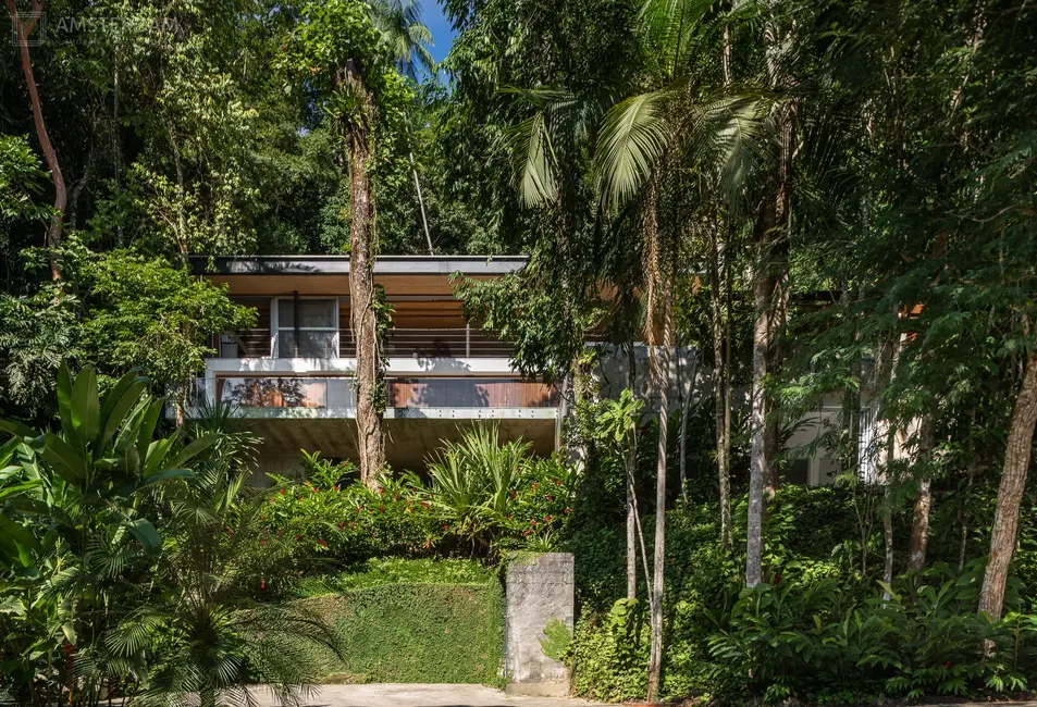 Casa de Condomínio com 4 quartos para alugar, 550m2 em Guaruja - SP - imagem 1 Foto 1 de Casa de Condomínio com 4 quartos para alugar, 550m2 em Guaruja - SP