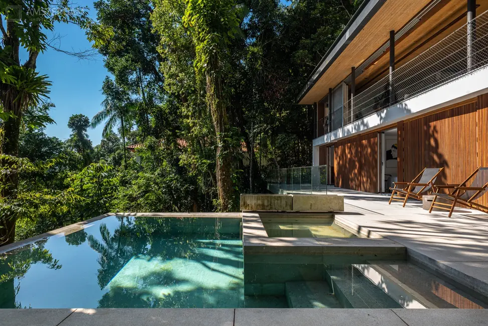 Casa de Condomínio com 4 quartos para alugar, 550m2 em Guaruja - SP - imagem 2 Foto 2 de Casa de Condomínio com 4 quartos para alugar, 550m2 em Guaruja - SP