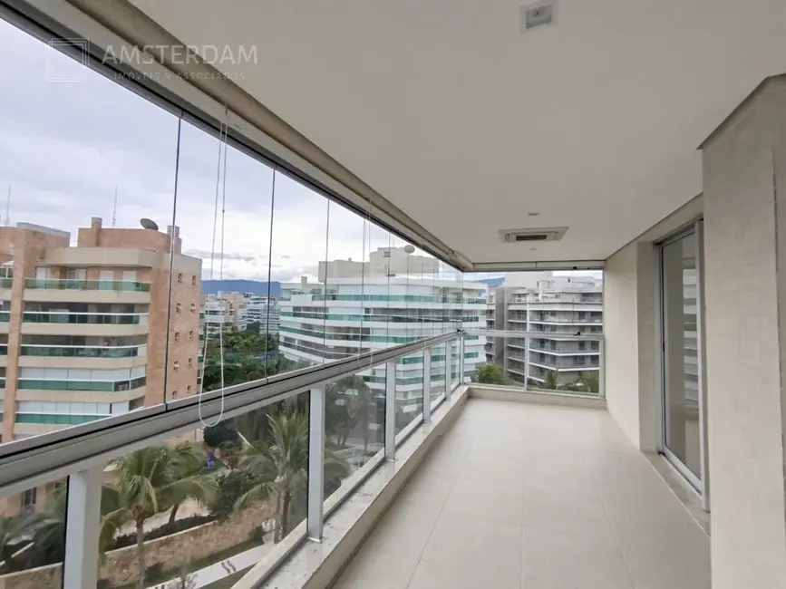 Foto 4 de Apartamento com 5 quartos à venda, 226m2 em Bertioga - SP