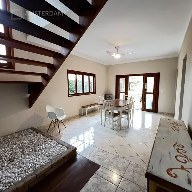 Foto 3 de Casa de Condomínio com 4 quartos à venda, 240m2 em Bertioga - SP