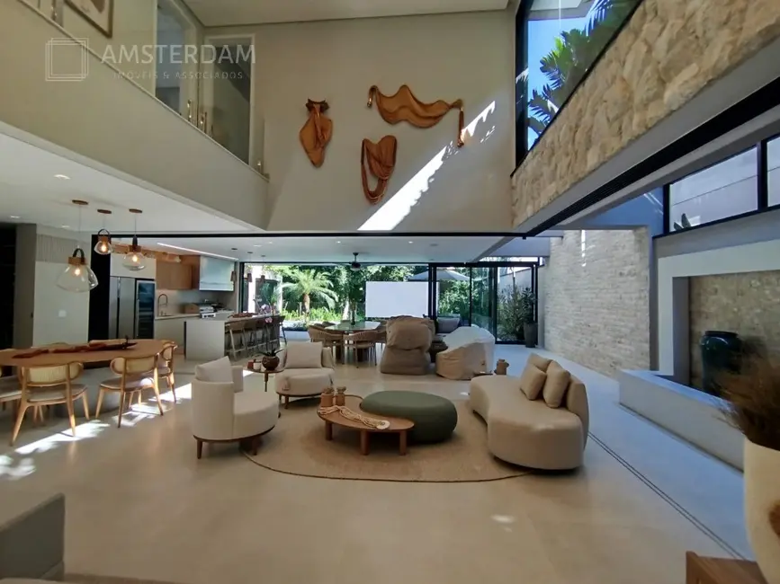 Casa de Condomínio com 6 quartos à venda, 580m2 em Bertioga - SP - imagem 4 Foto 4 de Casa de Condomínio com 6 quartos à venda, 580m2 em Bertioga - SP