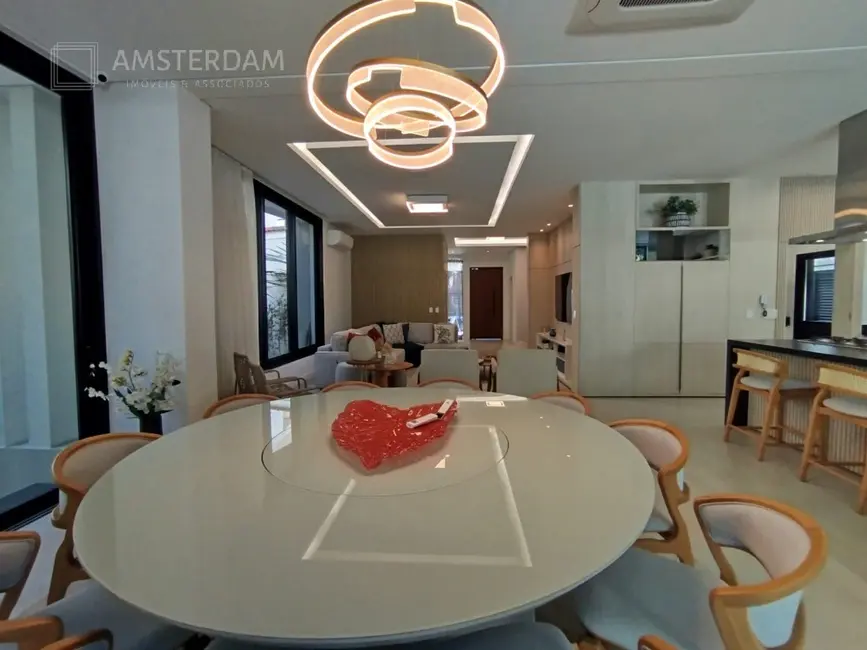 Casa de Condomínio com 6 quartos à venda, 350m2 em Bertioga - SP - imagem 7 Foto 7 de Casa de Condomínio com 6 quartos à venda, 350m2 em Bertioga - SP
