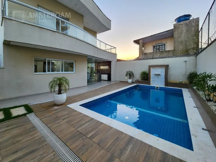 Foto 2 de Casa com 4 quartos à venda, 320m2 em Centro, Bertioga - SP