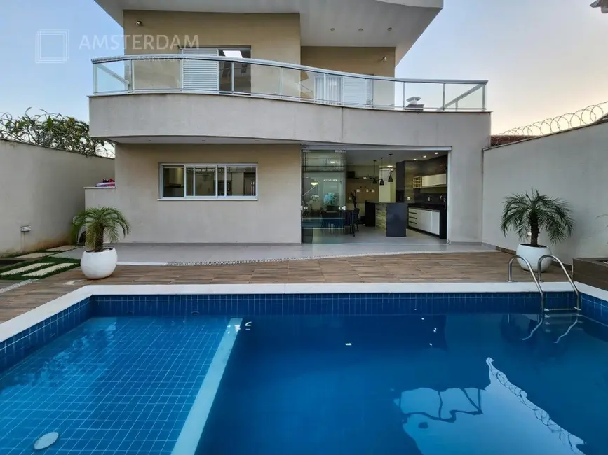Foto 1 de Casa com 4 quartos à venda, 320m2 em Centro, Bertioga - SP