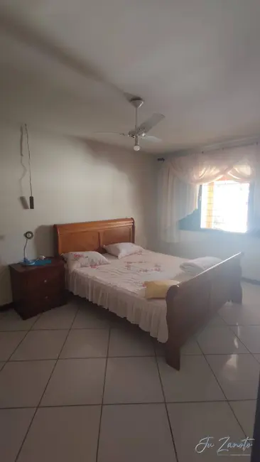 Casa com 4 quartos à venda, 432m2 em Nereidas, Guaratuba - PR - imagem 8 Foto 8 de Casa com 4 quartos à venda, 432m2 em Nereidas, Guaratuba - PR