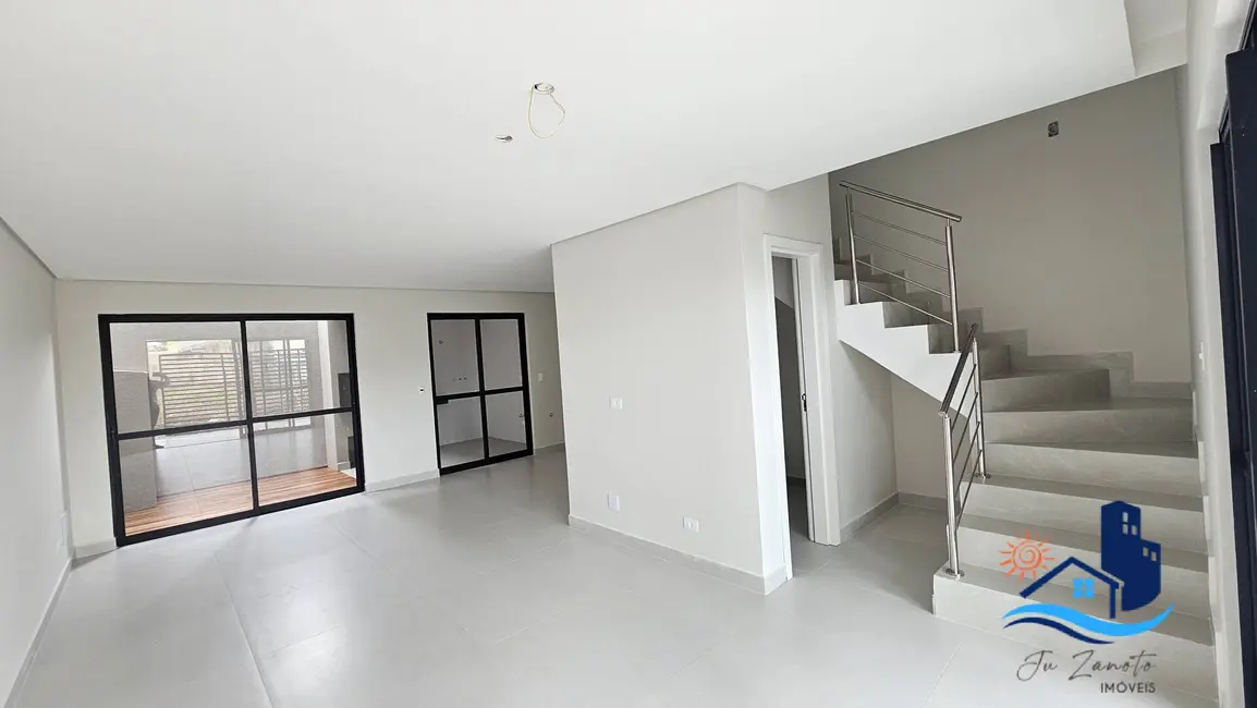 Foto 4 de Sobrado com 4 quartos à venda, 175m2 em Matinhos - PR