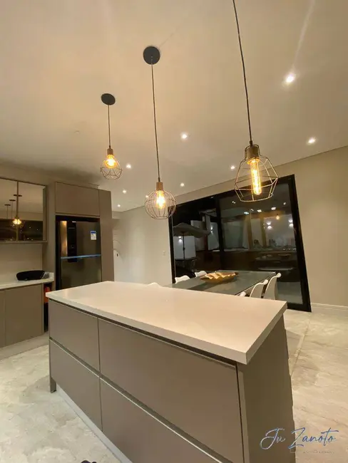 Foto 3 de Casa com 7 quartos à venda, 500m2 em Guaratuba - PR