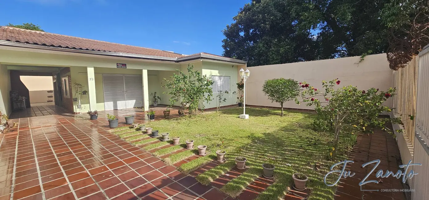 Foto 1 de Casa com 2 quartos à venda, 163m2 em Matinhos - PR