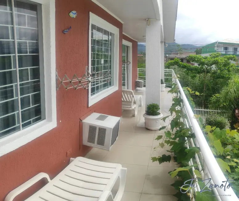 Foto 9 de Sobrado com 5 quartos à venda em Matinhos - PR
