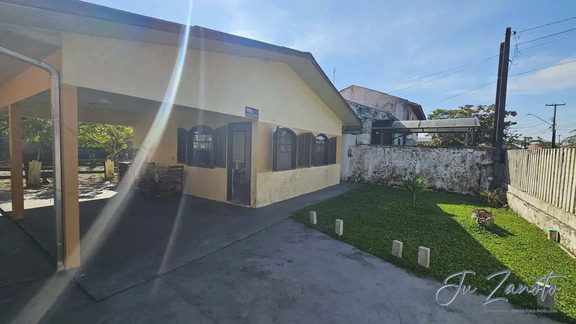 Foto 1 de Casa com 2 quartos à venda, 300m2 em Matinhos - PR