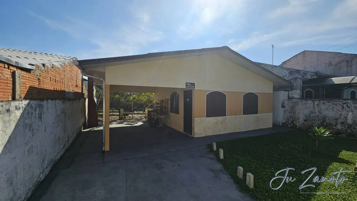 Casa com 2 quartos à venda, 300m2 em Matinhos - PR - imagem 3 Foto 3 de Casa com 2 quartos à venda, 300m2 em Matinhos - PR