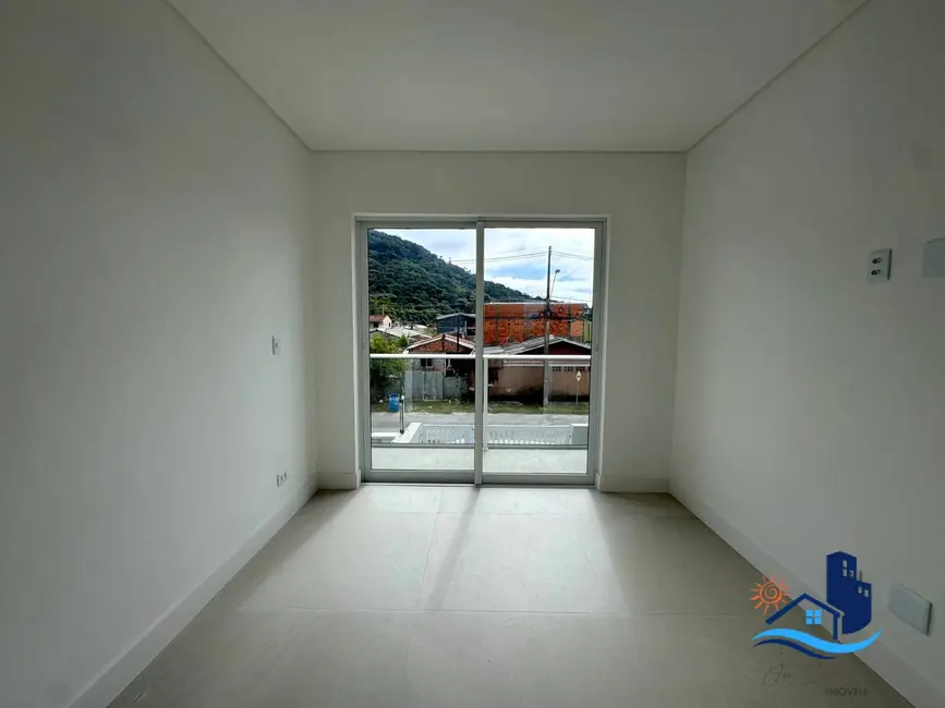 Sobrado com 3 quartos à venda, 80m2 em Matinhos - PR - imagem 4 Foto 4 de Sobrado com 3 quartos à venda, 80m2 em Matinhos - PR