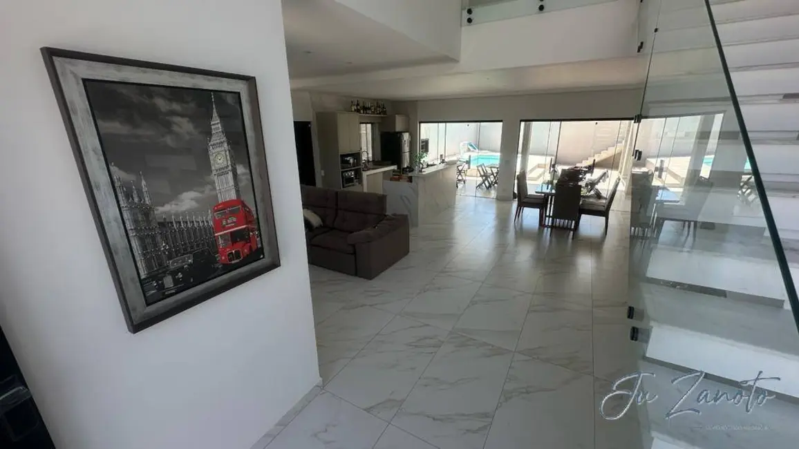 Foto 4 de Sobrado com 4 quartos à venda, 353m2 em Matinhos - PR