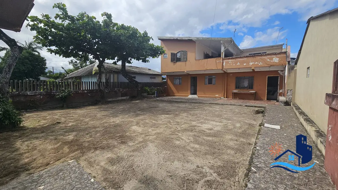 Foto 3 de Sobrado com 8 quartos à venda, 360m2 em Matinhos - PR