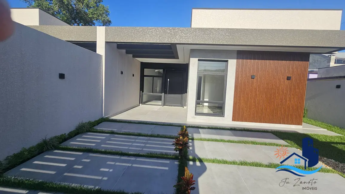 Foto 1 de Casa com 3 quartos à venda, 129m2 em Matinhos - PR