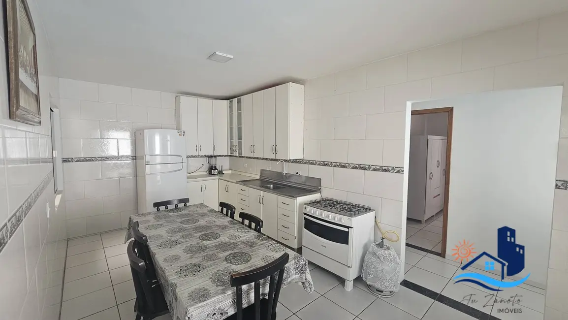 Foto 7 de Sobrado com 8 quartos à venda, 352m2 em Matinhos - PR