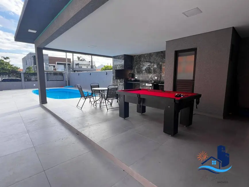 Foto 1 de Casa com 2 quartos à venda, 130m2 em Matinhos - PR