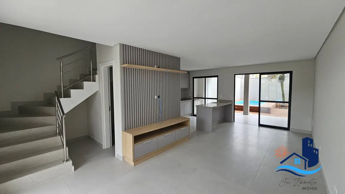 Foto 1 de Sobrado com 4 quartos à venda, 216m2 em Matinhos - PR