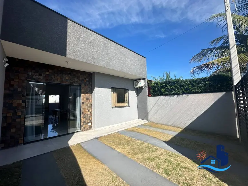 Foto 1 de Casa com 2 quartos à venda, 102m2 em Matinhos - PR