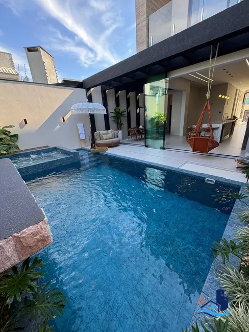 Foto 1 de Casa com 4 quartos à venda, 268m2 em Matinhos - PR