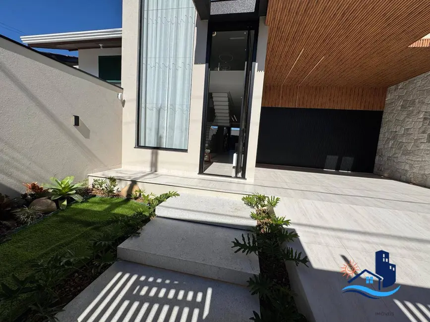 Foto 4 de Casa com 4 quartos à venda, 268m2 em Matinhos - PR