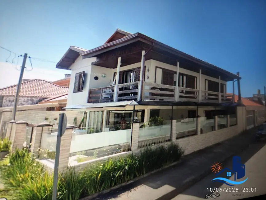 Foto 1 de Casa com 4 quartos à venda, 200m2 em Centro, Matinhos - PR