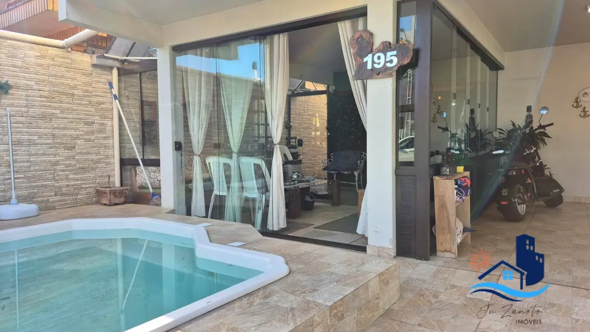 Foto 2 de Casa com 4 quartos à venda, 200m2 em Centro, Matinhos - PR