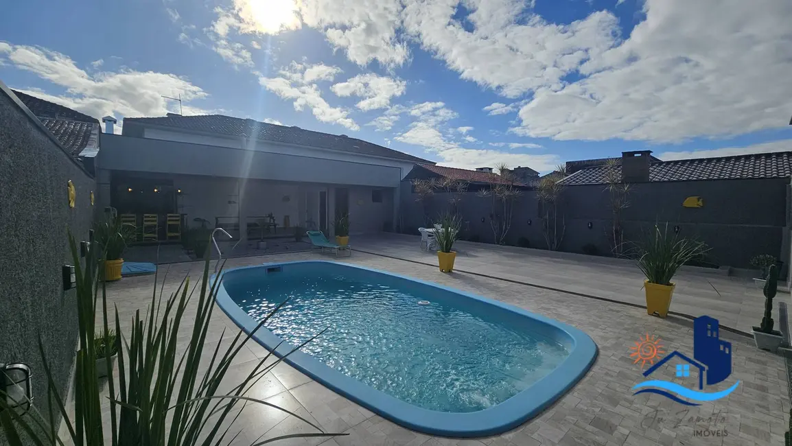 Foto 2 de Casa com 5 quartos à venda, 240m2 em Matinhos - PR