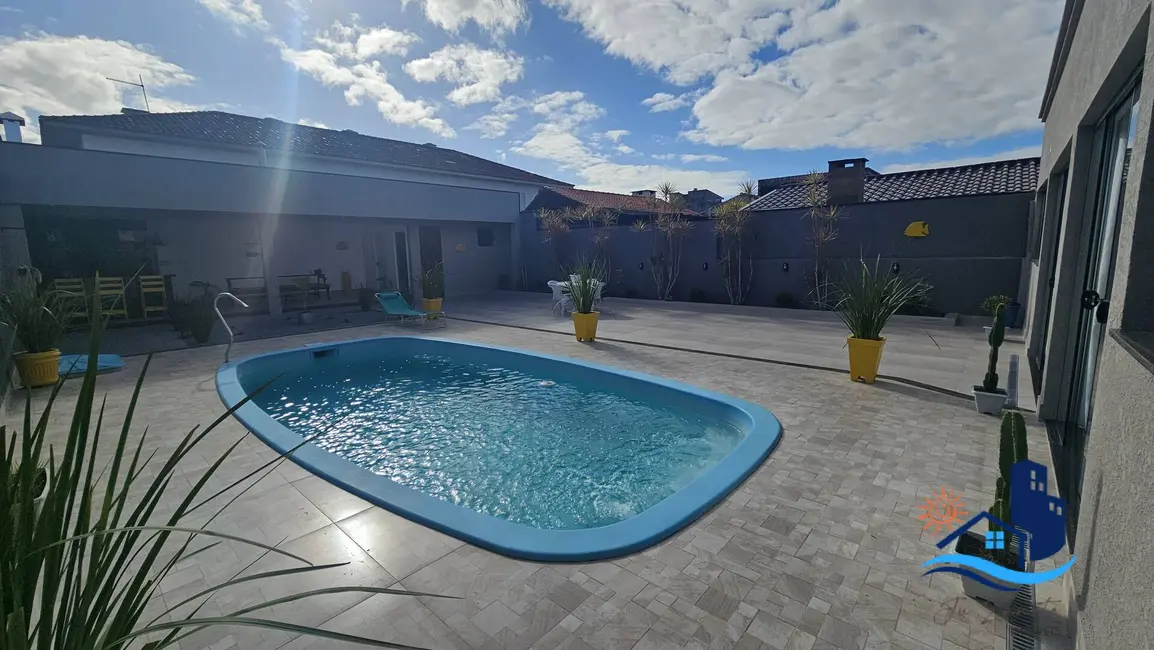 Foto 3 de Casa com 5 quartos à venda, 240m2 em Matinhos - PR