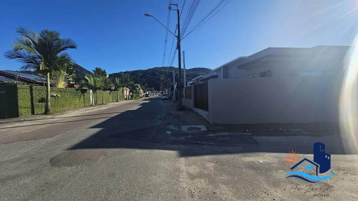 Foto 1 de Casa com 2 quartos à venda, 50m2 em Matinhos - PR