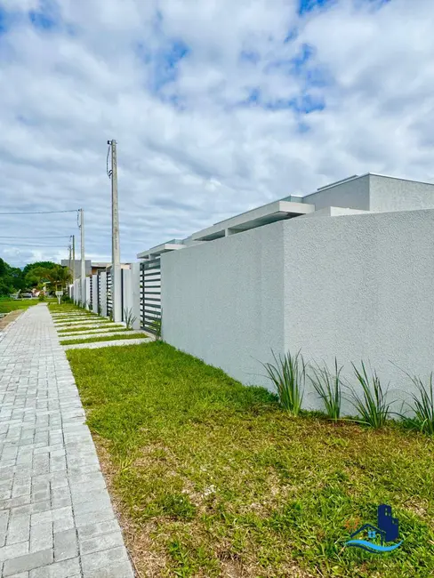 Foto 1 de Casa com 2 quartos à venda, 56m2 em Matinhos - PR