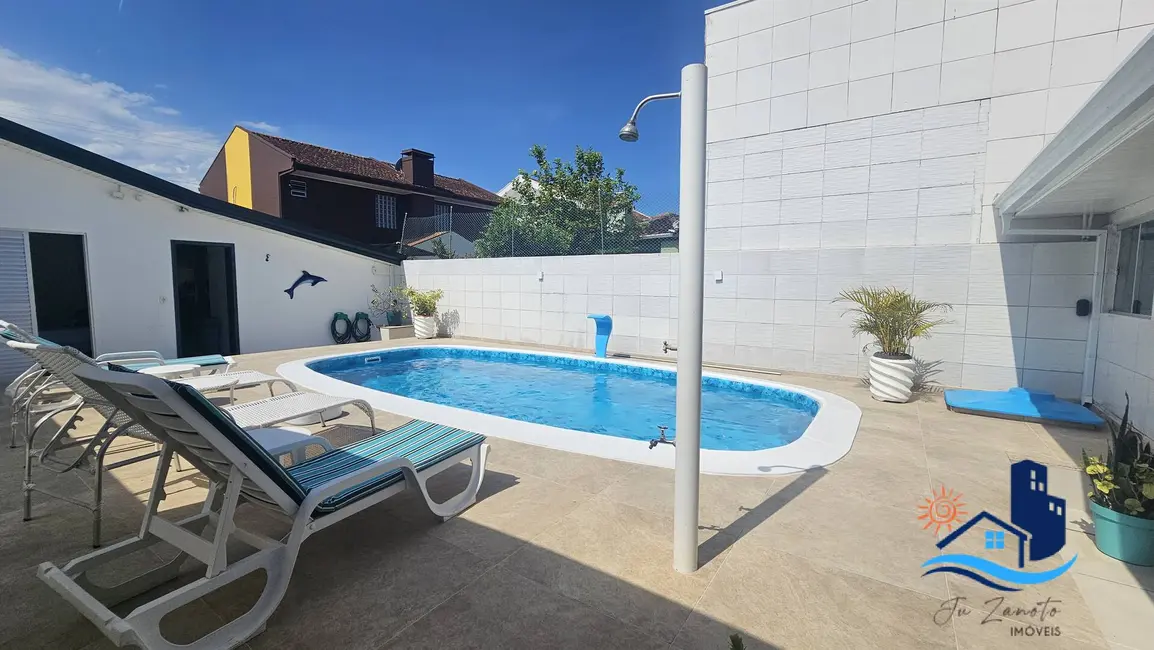 Sobrado com 3 quartos à venda, 103m2 em Matinhos - PR - imagem 1 Foto 1 de Sobrado com 3 quartos à venda, 103m2 em Matinhos - PR