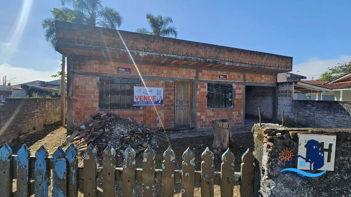 Foto 1 de Casa com 2 quartos à venda, 53m2 em Matinhos - PR