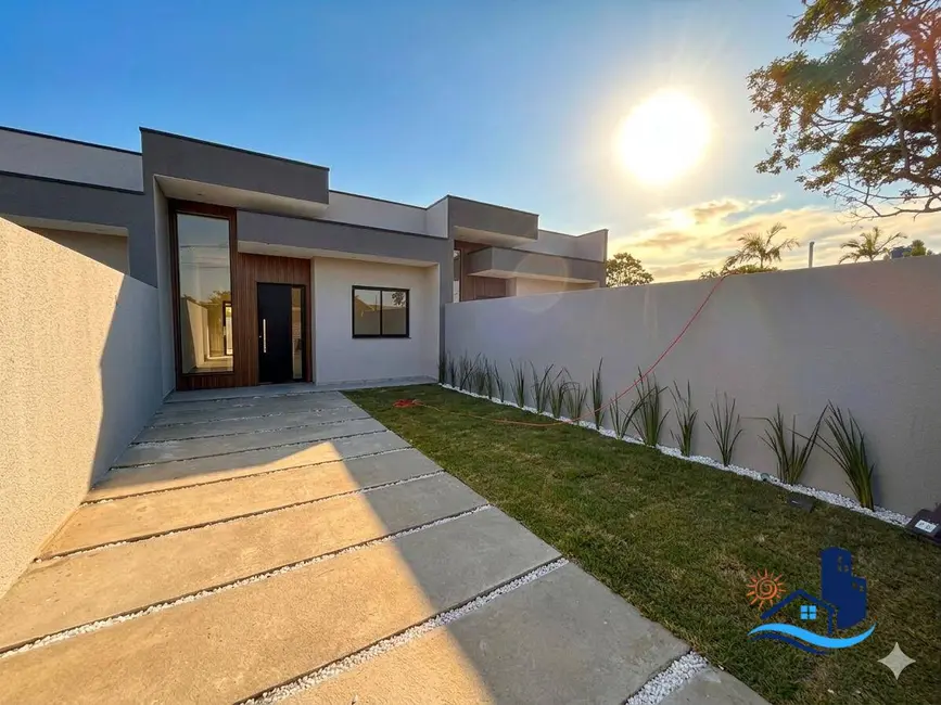 Casa com 2 quartos à venda em Matinhos - PR - imagem 2 Foto 2 de Casa com 2 quartos à venda em Matinhos - PR