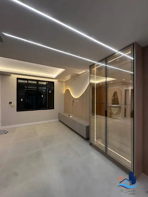 Foto 4 de Sobrado com 4 quartos à venda, 184m2 em Matinhos - PR