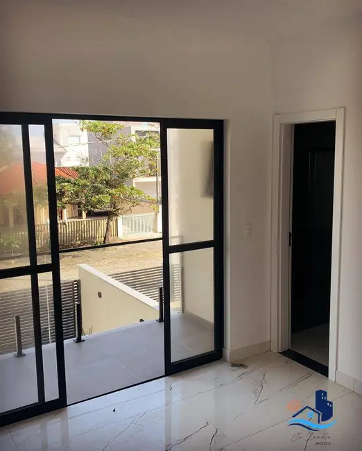 Casa com 4 quartos à venda, 560m2 em Guaratuba - PR - imagem 5 Foto 5 de Casa com 4 quartos à venda, 560m2 em Guaratuba - PR