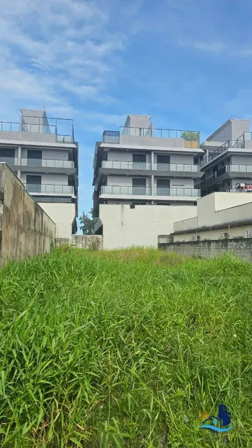 Foto 1 de Terreno / Lote à venda, 360m2 em Matinhos - PR