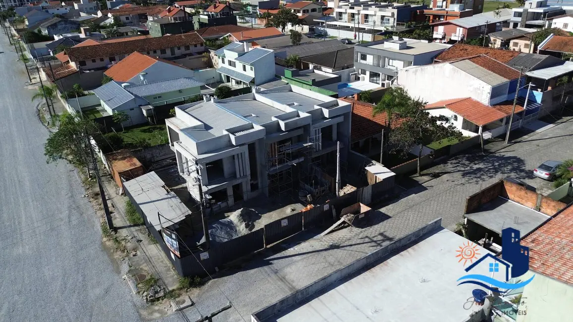 Foto 2 de Sobrado com 3 quartos à venda, 103m2 em Matinhos - PR