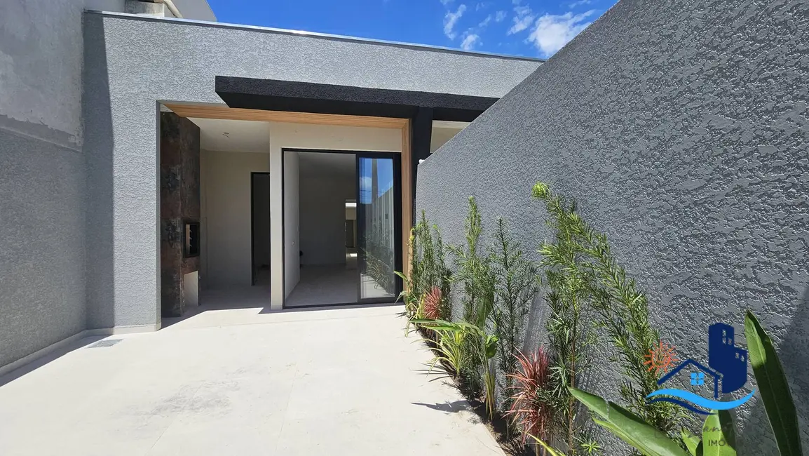 Foto 1 de Casa com 3 quartos à venda, 109m2 em Matinhos - PR