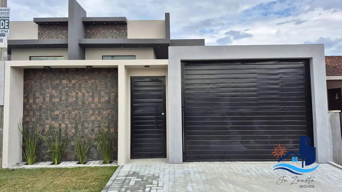 Foto 1 de Casa com 3 quartos à venda, 118m2 em Matinhos - PR
