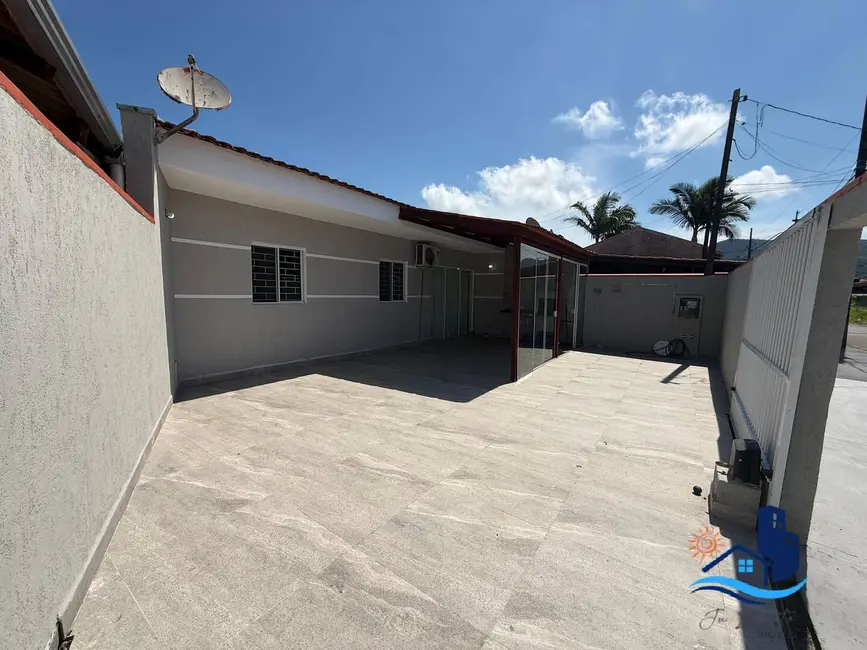 Foto 1 de Casa com 2 quartos à venda, 46m2 em Matinhos - PR