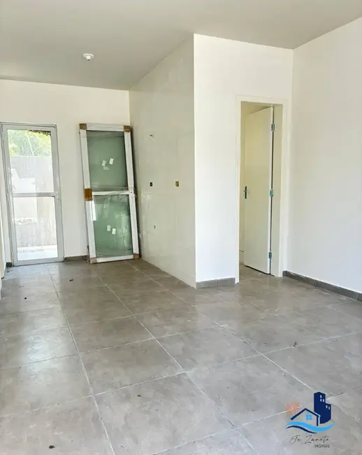 Foto 2 de Casa com 2 quartos à venda, 39m2 em Matinhos - PR