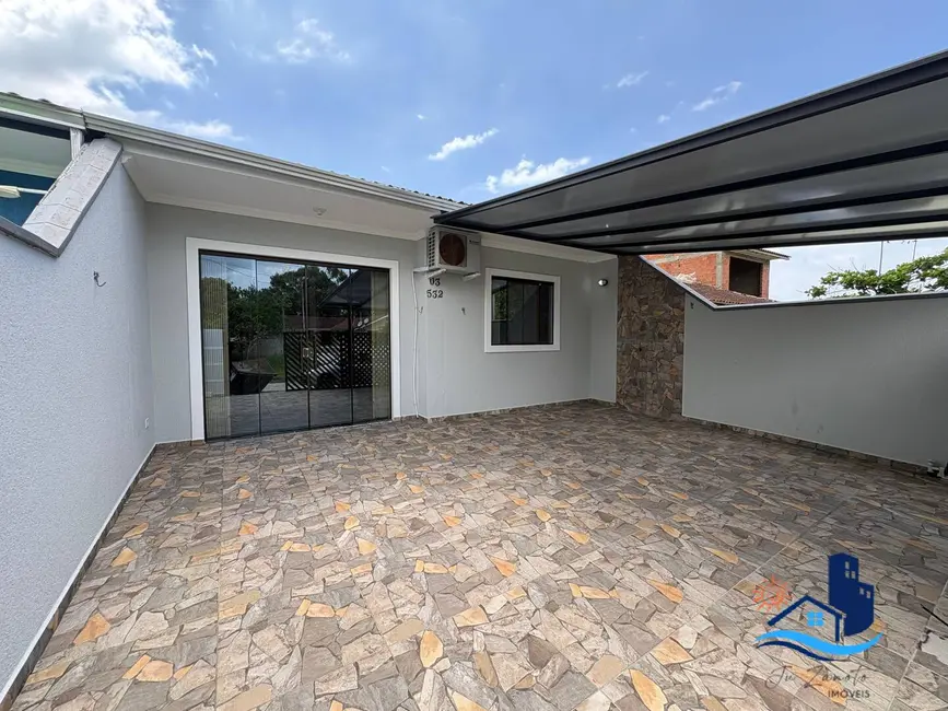 Foto 1 de Casa com 2 quartos à venda, 54m2 em Matinhos - PR
