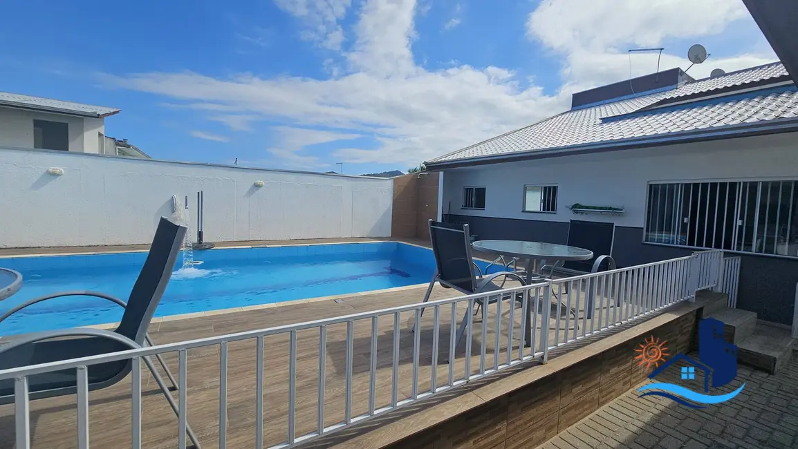 Foto 3 de Casa com 4 quartos à venda, 390m2 em Matinhos - PR